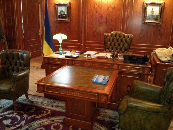 The vile secrets of Yanukovych ~~